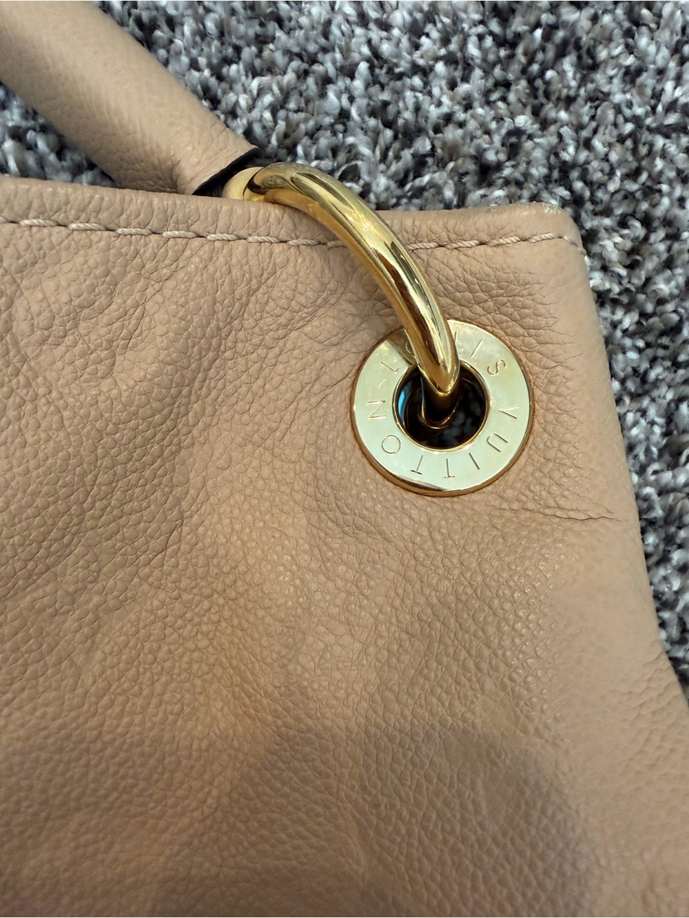 Louis Vuitton Artsy MM Leather Tote Bag - Women's Handbag. Gold Tan. New - Picture 11 of 14